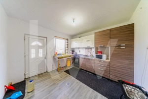 Casă spațioasă în Frumușeni, cu teren generos de 1200 mp - imagine 13