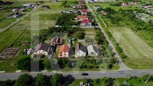 Casă spațioasă în Frumușeni, cu teren generos de 1200 mp - imagine 8