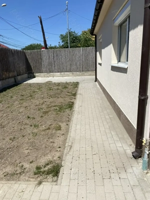 Zona Lipovei, Casa parter, 4 camere, 2 băi, 2 bucătării, chirie 1000 euro pe lună  - imagine 17