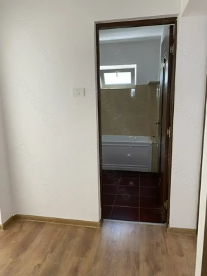 Zona Lipovei, Casa parter, 4 camere, 2 băi, 2 bucătării, chirie 1000 euro pe lună  - imagine 9