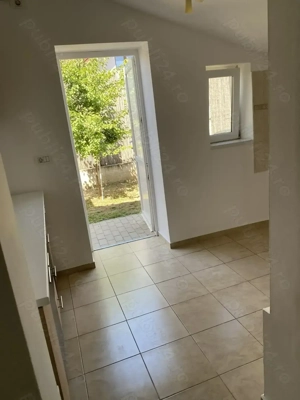 Zona Lipovei, Casa parter, 4 camere, 2 băi, 2 bucătării, chirie 1000 euro pe lună  - imagine 11