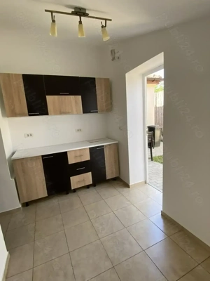 Zona Lipovei, Casa parter, 4 camere, 2 băi, 2 bucătării, chirie 1000 euro pe lună  - imagine 3