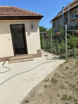 Zona Lipovei, Casa parter, 4 camere, 2 băi, 2 bucătării, chirie 1000 euro pe lună  - imagine 16
