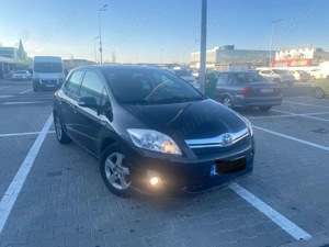 Toyota Auris hibrid 2011 - imagine 2