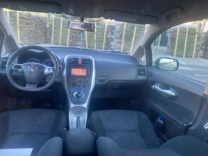 Toyota Auris hibrid 2011 - imagine 7