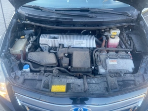 Toyota Auris hibrid 2011 - imagine 8