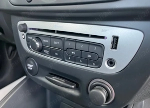 Renault Megane 1.6 16V 100 TomTom Edition - imagine 12 Renault Megane 1.6 16V 100 TomTom Edition - imagine 12