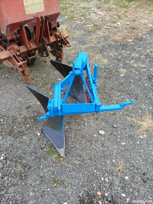 plug cu 2 brezde dupa tractor de 45 cp  - imagine 2