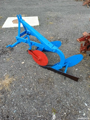 plug cu 2 brezde dupa tractor de 45 cp  - imagine 5