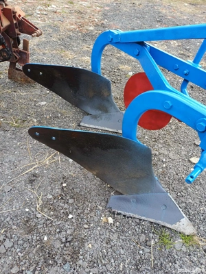 plug cu 2 brezde dupa tractor de 45 cp  - imagine 3