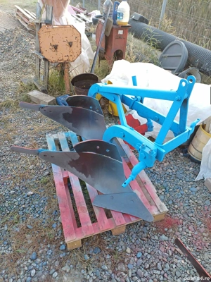 plug cu 2 brezde dupa tractor de 45 cp 