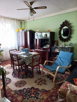 Pe str.Petre Dulfu, apartament cu 3 camere decomandat, etaj3 de vanzare.