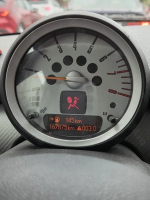 Vând  masina de oras, mini cooper, culoare un singur rand de uși, culoare roșie, second-hand hand - imagine 8