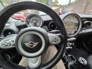 Vând  masina de oras, mini cooper, culoare un singur rand de uși, culoare roșie, second-hand hand - imagine 9