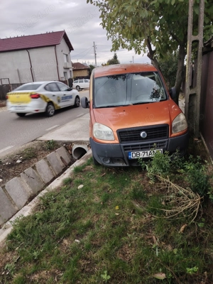 Se vinde autoutilitară Fiat doblo cargo an fabricație 2007 - imagine 2