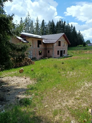 Vând pensiune in roșu și teren intravilan