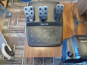 Volan si schimbator Logitech