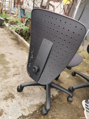 Vând scaune de birou 