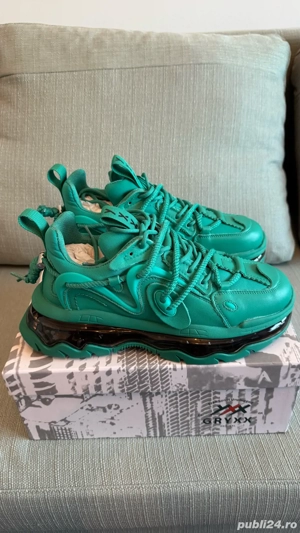 Vând Sneakers din piele naturală