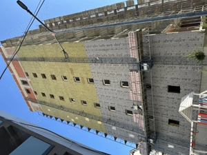 Schela motorizată pentru fatada 