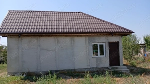 Casă nouă și teren de vânzare 
