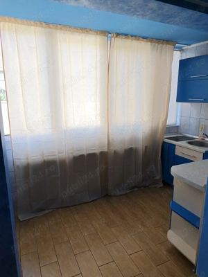 Închiriez garsonieră.