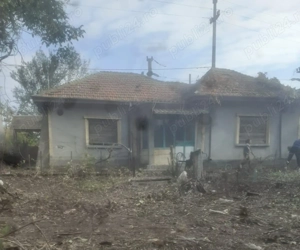 Vânzare casă veche cu curte de 414 mp deschidere dublă, zonă bună în Zimnicea