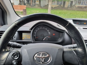 Masina de vanzare toyota iq