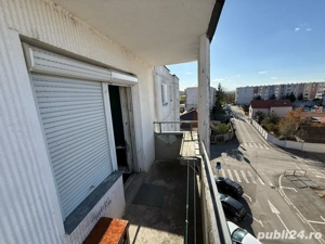 Apartament cu 2 dormitoare de vânzare, situat la etajul 4 - imagine 2