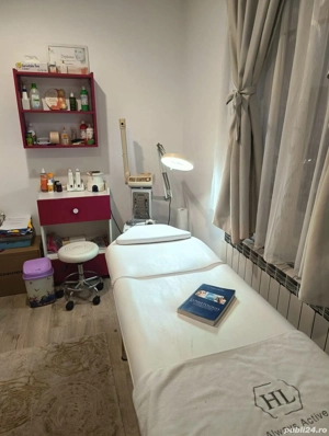 Vând pat cosmetică și combină cosmetică 