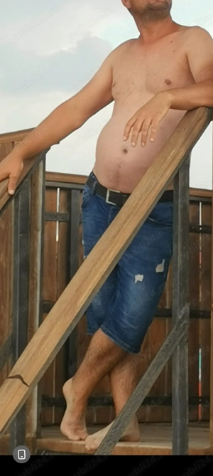 Bărbat căsătorit caut doamne sau domnișoare 