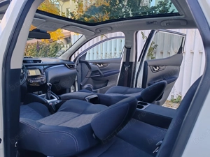 Nissan Qashqai 1.5 DCI Euro5 NaviPanoramicCmr360LedKeyLesGoClimatronicParktronicTempomatJante - imagine 8 Nissan Qashqai 1.5 DCI Euro5 NaviPanoramicCmr360LedKeyLesGoClimatronicParktronicTempomatJante - imagine 8