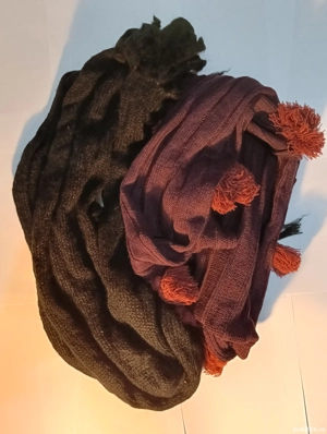 Fular negru si guler mov prună 