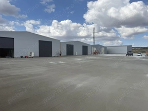 Hale de inchiriat . Acces rapid la autostradă.