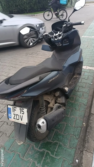 Scuter Honda PCX - se conduce cu B125 - imagine 2 Scuter Honda PCX - se conduce cu B125 - imagine 2