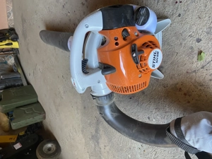 vand aspirator si suflanta frunze de toamna