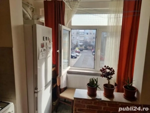 Apartament semidecomandat cu 2 camere