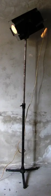 Reflector clasic cu trepied (c30)