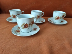 Set de 4 cani pentru apa cu farfurioare ( vechi )