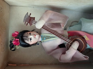 Păpușă orientală asiatică vintage în rochie roz, circa anii 1970 - imagine 3