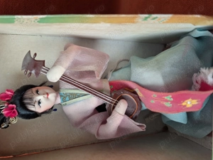 Păpușă orientală asiatică vintage în rochie roz, circa anii 1970 - imagine 5