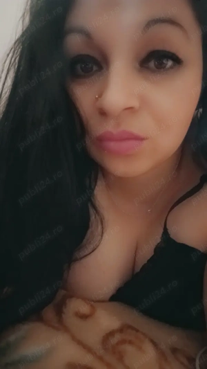 Bună sunt Larisa sunt nouă 