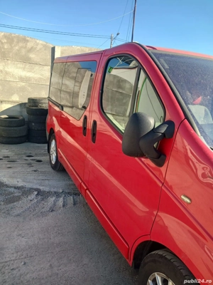 Renault Trafic - 9 Locuri - 2.5 Diesel 135 cp - imagine 4 Renault Trafic - 9 Locuri - 2.5 Diesel 135 cp - imagine 4