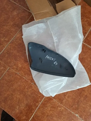 Capac oglinda stanga VW Passat B7 nou culoare neagra LC9X - imagine 2 Capac oglinda stanga VW Passat B7 nou culoare neagra LC9X - imagine 2