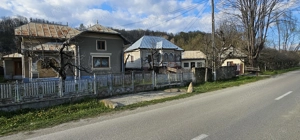 Case + teren de vanzare