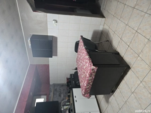 Vand apartament la curte comuna - imagine 3