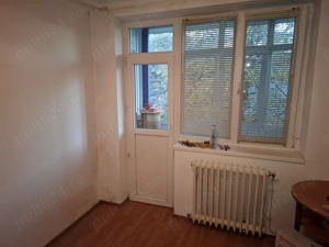 Vând apartament 3 camere, 3 3, șarpantă, boxă, zonă ultracentrală - imagine 2 Vând apartament 3 camere, 3 3, șarpantă, boxă, zonă ultracentrală - imagine 2