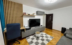 Vand apartament decomandat 3 camere in Zona Lipovei, et.2, suprafata 75 mp.