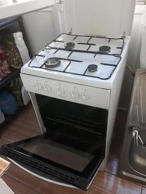 ARAGAZ Cu 4 Ochiuri cu Cuptor si Aprinzator Electric Sau Manual