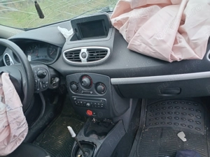 Dezmembrez renault clio din 2012 1.5 ,euro5 motorul funcționează